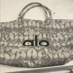 ALO Yoga Camo Tote Bag NWT